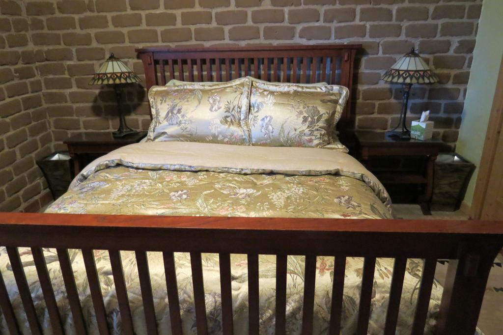 Silver River Adobe Inn Bed And Breakfast Farmington Exteriör bild