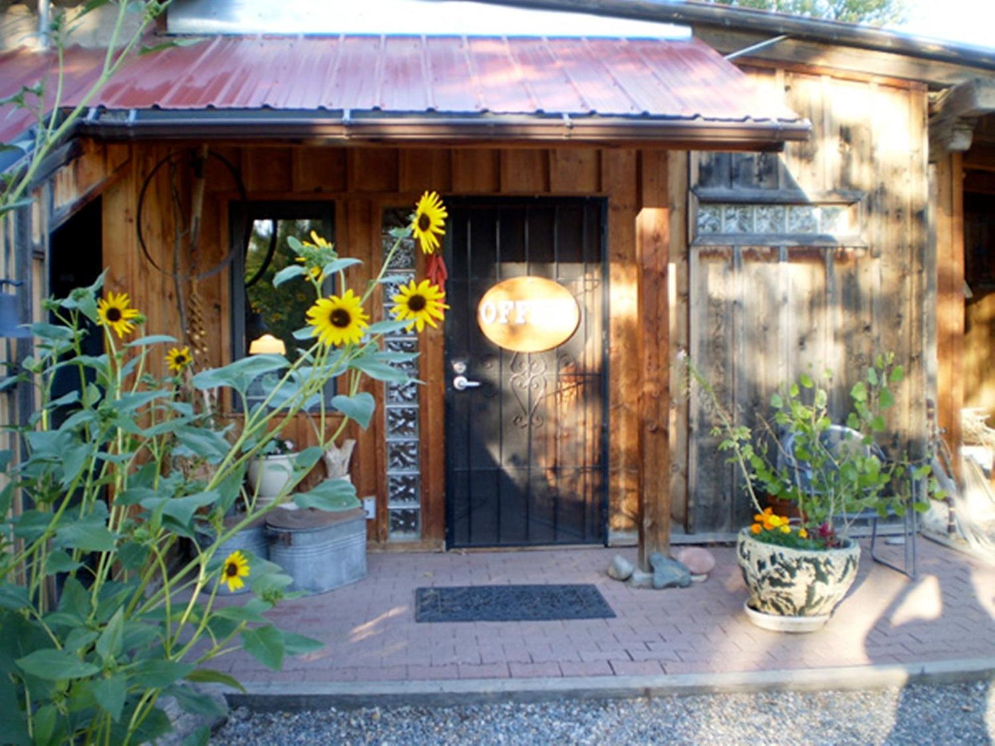Silver River Adobe Inn Bed And Breakfast Farmington Exteriör bild